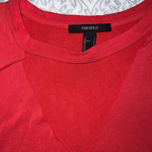 2 red shirts bundle set keyhole cutout t-shirt, and off the shoulder lacy eyelet - Picture 3 of 4